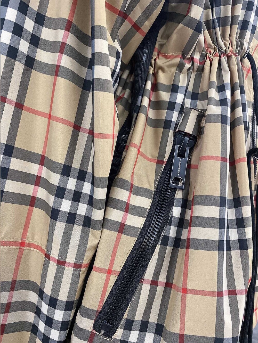 Burberry Vintage Check Windbreaker Hooded Jacket - Picture 6 of 8